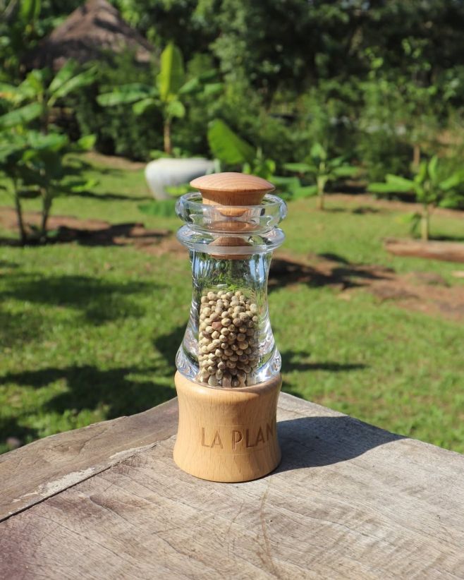 Kvalitní mlýnek z ČR, který dokonce exportujeme do Kambodže na farmu a poradí si s pepřem, solí, chilli a nebo bylinkami....